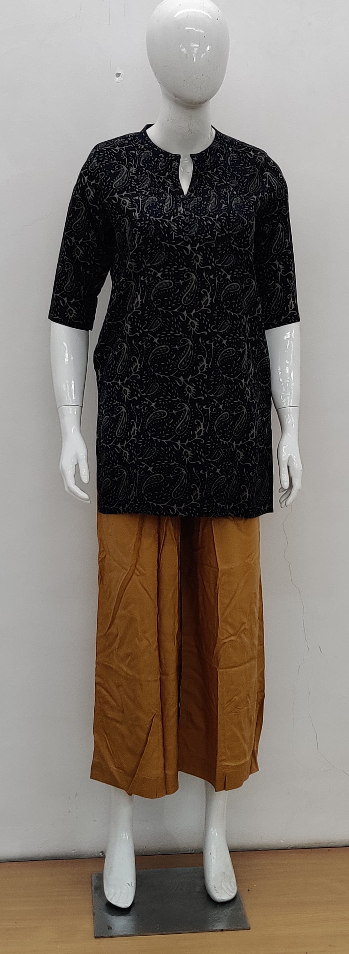 Detailed Paisley Pattern Kurti Top